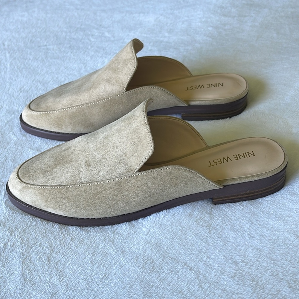 Women’s Nine West Suede Mules - Size 8 - LIKE NEW in Very Great Condition!!